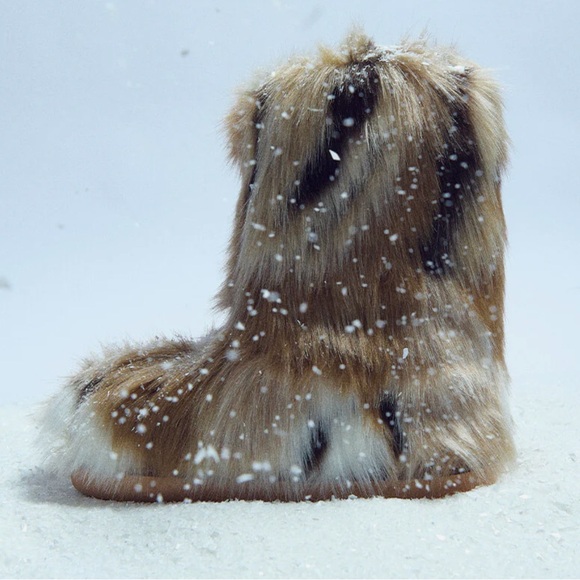 AZALEA WANG NADIANNA BROWN FAUX FUR FLAT BOOTIE 7 - Picture 5 of 14